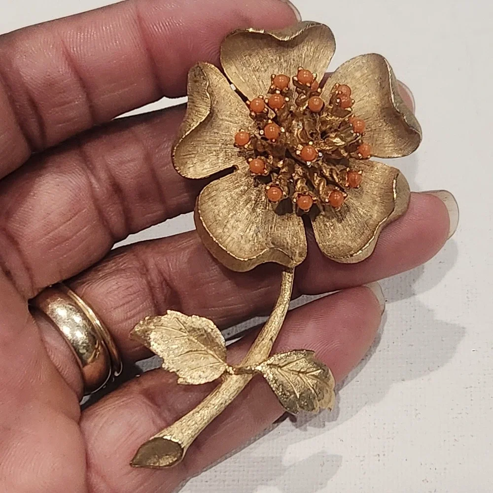 Vintage Gold Tone Flower Brooch Coral Bead Accent Floral Pin Ledo 1961‎